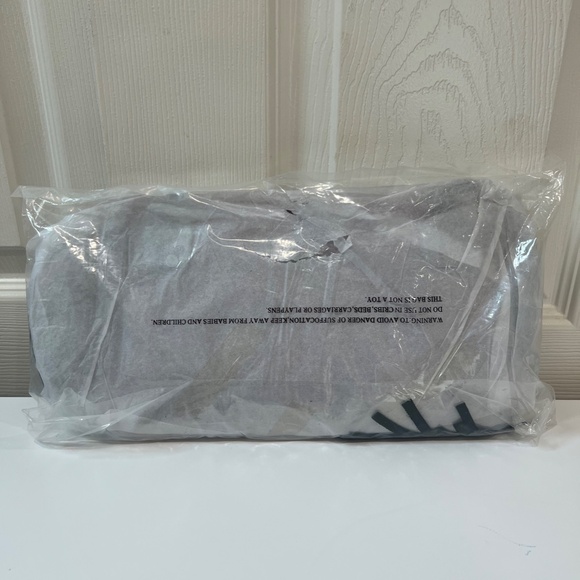 NEW - Justin Cheetah Print Clutch with Crossbody Strap Purse - Picture 5 of 6